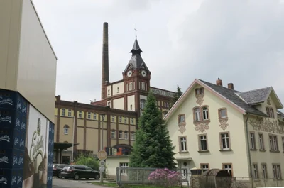 Am Mittwochmittag ist in der Brauerei Einsiedel in Chemnitz bei einem schweren Arbeitsunfall ein Mann verletzt worden.