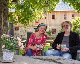 Annett Illig und Hendrik Frey planen wieder Veranstaltungen auf dem Lebenswerkstatthof in Mildenau. 