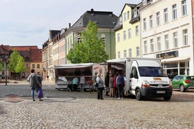 Der Werdauer Wochenmarkt besteht aktuell aus einer Bäckerei und einer Fleischerei. Die allerdings sind recht gut besucht.