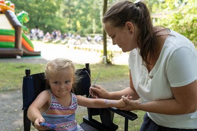... und Kinderschminken.
