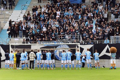 Nach dem Spiel gab es Aufmunterung von den Fans auf der Südkurve.