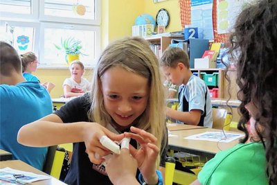 Knapp 180 Schüler aus neun Klassen konnten sich unter anderem in Erster Hilfe ausprobieren.