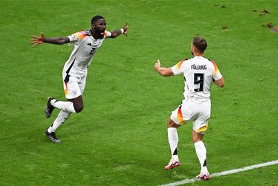 „Das kann ein Knackpunkt gewesen sein“: Antonio Rüdiger (li.) und Niclas Füllkrug bejubeln das späte Ausgleichstor.