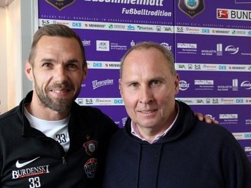 Tiffert (l.) hat seinen Vertrag in Aue verlängert