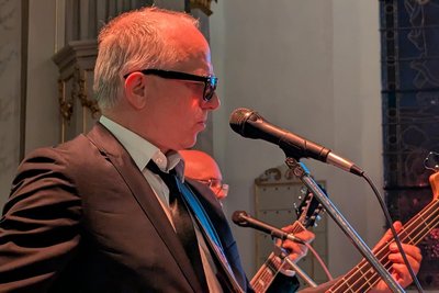 Hans Rummel am Bass gab den Songs einen Funky Sound.