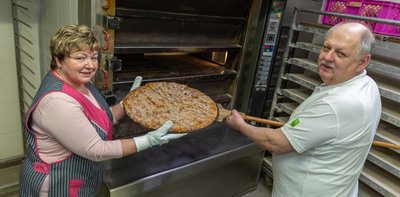 Bäckermeister Michael Seidel führt zusammen mit seiner Frau Steffi seit 30 Jahren die Bäckerei Seidel. Inzwischen ist sein Betrieb die letzte Rodewischer Bäckerei mit eigener Produktion. 