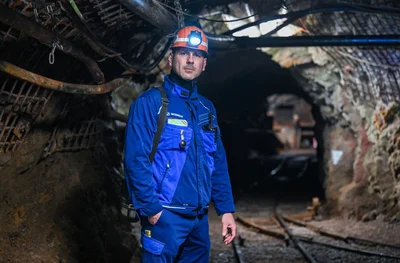 Steiger Jörg Neubert steht unter Tage auf der Markus-Semmler-Sohle des Wismut Bergwerks im Erzgebirge. 