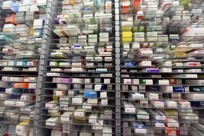 Medikamente auf Lager: Seit Dezember vertreibt die Drogeriemarktkette dm apothekenpflichtige Medikamente.