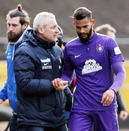 Cebio Soukou (rechts) wechselte im Winter von Regionalligist Rot-Weiß Essen zu Erzgebirge Aue.
