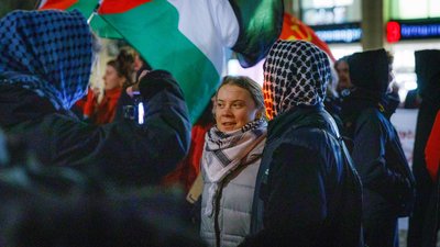 Die schwedische Klimaaktivistin Greta Thunberg nimmt an einer pro-palästinensischen Demonstration in Leipzig teil. Thunberg habe sich am Mittwochabend einige Zeit bei der Demonstration in der Leipziger Innenstadt aufgehalten und habe auch einen kurzen Redebeitrag gehalten, sagte ein Polizeisprecher auf Anfrage. An der angemeldeten Demonstration hätten sich etwa 200 Menschen beteiligt. Zuerst hatte die «Leipziger Volkszeitung» darüber berichtet.