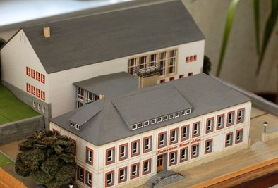 Das Modell des Kulturhauses steht im Rathaus Borstendorf.