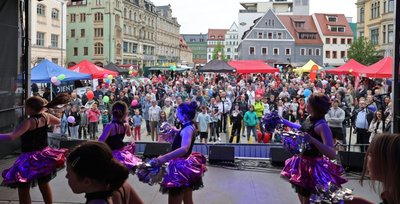 Auf dem Hauptmarkt in Zwickau konnten die Besucher des DGB-Programms am 1. Mai den ganzen Tag über Musik und Tanz erleben und sich informieren. Für Kinder gab es Mitmachangebote. 