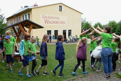 Der letzte Tag des abgelaufenen Schuljahres wurde in Waldkirchen ausgiebig gefeiert, stellte aber noch nicht die Schließung der dortigen Grundschule dar.