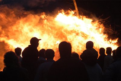 Auf ein großes Höhenfeuer können sich die Besucher am Dienstagabend in Unterheinsdorf freuen.