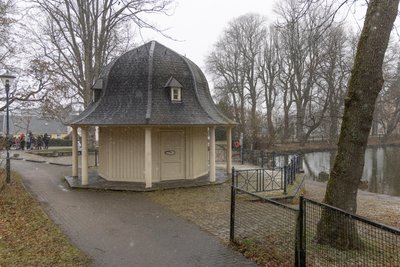 Verkommt der Schutzteich in Annaberg-Buchholz zum Trinker-Treff? Das zumindest kritisieren Bewohner bei Facebook.