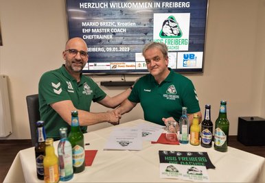 Anfang  Januar  2023   hatte  Marko Brezic (r.) und Stefan  Lange (l.)   die Unterschriften unter das  Arbeitspapier des   Trainers  gesetzt.  Jetzt ist  alles schon wieder Geschichte.