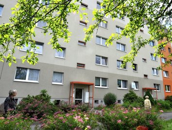 Die Awo will in ihren Häusern, wie im Bild an der Eisenbahnstraße, attraktive Wohnungen anbieten.