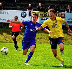 Das 0:0 beim Bischofswerdaer FV - im Bild Lucas Seidel (rechts) - war für den VfB Auerbach das vierte Oberligaspiel in Folge ohne Niederlage. Nun kommt das Schlusslicht Neugersdorf ins Vogtland.