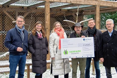 Auf dem Foto v.l.n.r. zu sehen: Norbert Demarczyk (Geschäftsführer Actech), Christina Würker (Betriebsrätin Actech), Cornelia Bahr (Geschäftsführerin Actech), Peter Heinrich (Tierparkdirektor), Ray Wünsche (Geschäftsführer Actech), Tino Steglich (Vorsitzender des Fördervereins Freiberger Tierpark e.V.)