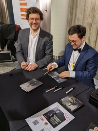 Meinhard Jenne (links) und Frank Dupree bei der Signierstunde.