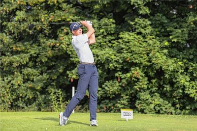 Max Heß spielt seit Herbst 2018 Golf. Seine Mitspieler staunen vor allem über seine langen Abschläge.