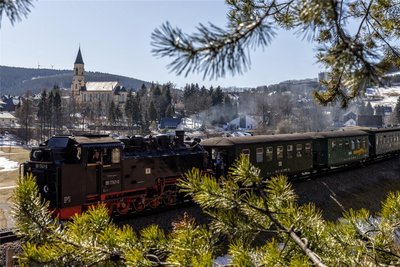 Die Fichtelbergbahn wird am Sonntag zum Osterhasenexpress.