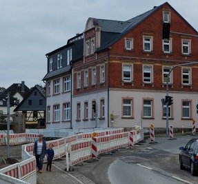 Ebenfalls Thema am Freitagabend: Der Stand der Arbeiten zur Bachverrohrung in der Thumer Straße.