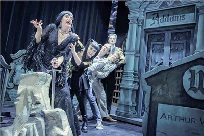 Auch die "Addams Family" schafft es nicht. 