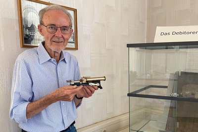 Heiner Unger kümmert sich seit 20 Jahren um das Papiermacher-Kabinett der Papierfabrik. Dass es dafür nun eine Lösung gibt, macht ihn mehr als glücklich.