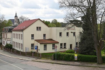 In der früheren Pension in der Bahnhofstraße 19 in Penig könnte das Archiv der Papierfabrik ein neues Domizil finden.