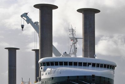 Die neue Generation: Der Frachter E-Ship 1 wird zwar nicht komplett durch die Rotorentechnik angetrieben, beschert den Betreibern aber eine beträchtliche Treibstoffersparnis. 