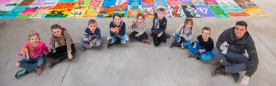 Neukirchener Grundschüler, Lehrer und Hortner haben bei einem Graffitiprojekt Bilder gesprüht. Anleitung und Tipps dazu kamen vom Graffiti-Künstler Benjamin Knoblauch alias Garlix. 