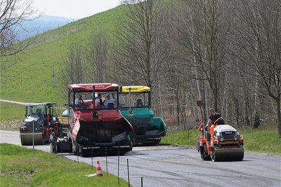 Der Autobahnzubringer in Aue ist wegen Bauarbeiten derzeit gesperrt. Foto: Ralf Wendland
