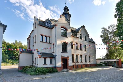 Im Innenhof soll auf der rechten Seite des Rathauses eine Rettungstreppe angebaut werden.