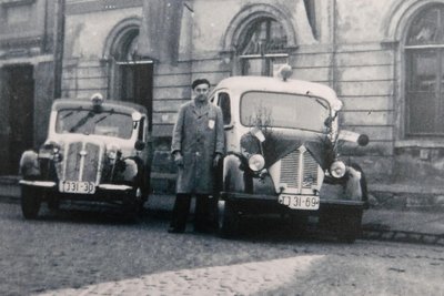 Helmut Theumer, Vater von Ex-Mitarbeiterin Elke Lippold, verdiente sich in den 1950er-Jahren als Krankenwagen seinen Unterhalt. Nach fünf Jahren wechselte er zum Güterkraftverkehr.