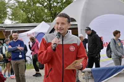 Ingo Reichel, Mitglied des Johanniter-Kreisvorstandes Erzgebirge, hat selbst die Laufschuhe geschnürt.