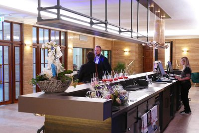 Das Pawlow-Hotel in Warmbad ist nach aufwendigen Umbau- und Sanierungsarbeiten nun eröffnet worden. So sieht es im Foyer aus.