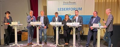 Tino Günther (FDP), Torsten Gahler (AfD), Volker Weber (Freie Wähler), Simone Lang (SPD), Rico Anton (CDU) und Holger Zimmer (Die Linke) stellten sich am Montagabend in Annaberg-Buchholz den Fragen von Journalistin Denise Märkisch (l.) und "Freie Presse"-Regionalleiter Jürgen Freitag (r.). 