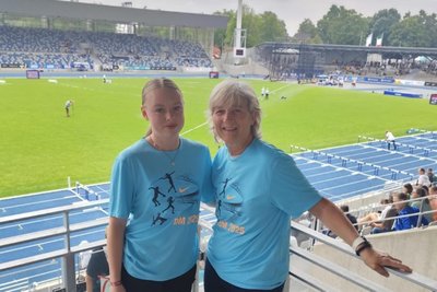 Luise Kluge mit ihrer Trainerin Anja Gnüchtel bei der Deutschen Meisterschaft im Ruhrgebiet.