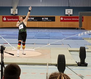Gleich im ersten Wurf hatte David Storl mit einer Weite von 21,12 Meter die Messlatte für die Konkurrenz der Männer hoch gelegt. 