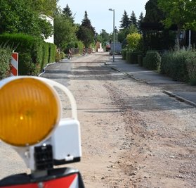 Auf der Straße werden Trink-, Abwasser- und Gasleitungen ausgetauscht und zum Teil neu verlegt.