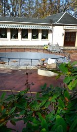 Im Brunnen vor dem Parkcafé bekommt das Objekt seinen Platz.