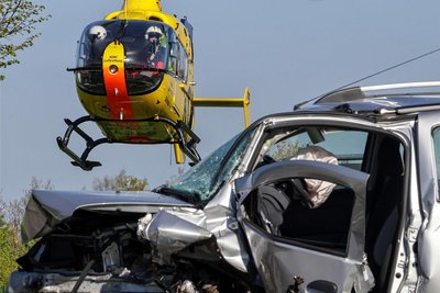 Nach den beiden Unfällen war auch der Rettungshubschrauber im Einsatz.