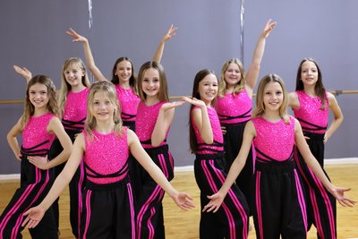 Der Nachwuchs beim Tanzprojekt „Keen on Rhythm“ aus Schneeberg freut sich auf die Gala am Samstag.