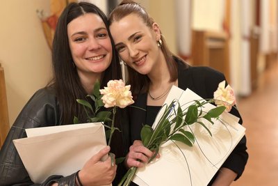 Elena Gebhardt (l.) und Hannah Grabsch sind über die Konditoren-Lehre auch zu Freundinnen fürs Leben geworden.