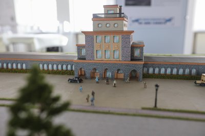 Blick in die Ausstellung. Im Vordergrund das Flugplatz-Modell, das bisher noch nie gezeigt wurde.