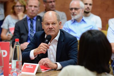 Bundesfinanzminister Olaf Scholz im Gespräch am "Küchentisch". 