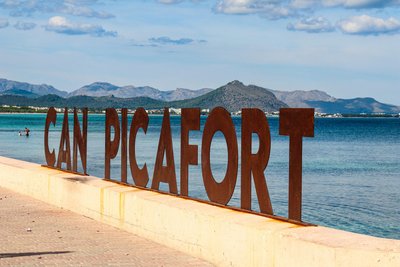 Die Begegnung ereignete sich am Strand von Can Picafort im Nordosten Mallorcas.