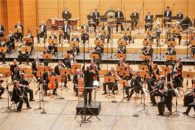 Die Sinfoniekonzerte finden in der Stadthalle statt. Im Bild ein Konzert aus einer vergangenen Spielzeit. 