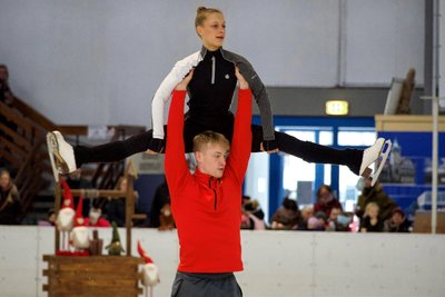 ... auch die erfolgreichen Paarläufer Letizia Roscher und Luis Schuster treten beim Eismärchen wieder auf.